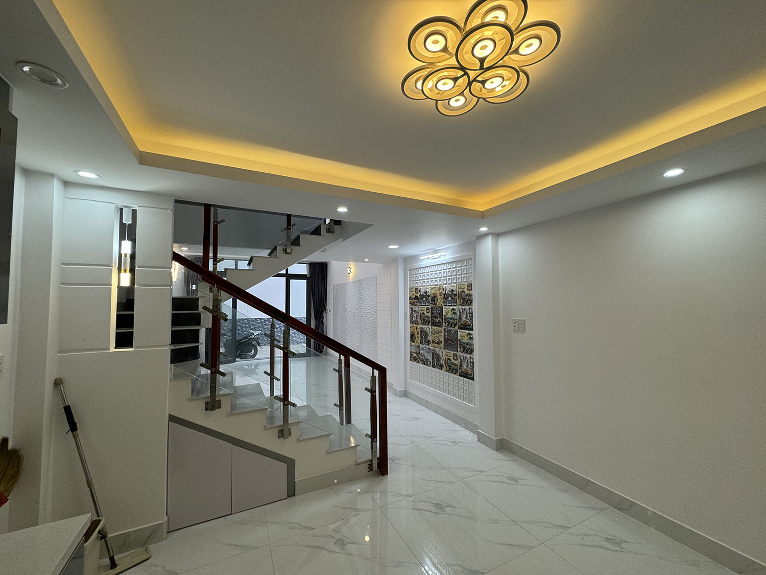 Nhà phố 3 lầu (4mx12,5m=50m2) 5 phòng ngủ hẻm ôtô 7 chỗ khu đồng bộ Nguyễn Thượng Hiền, Bình Thạnh